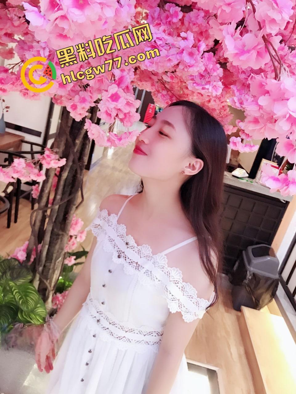 郑州南区瑜伽馆女神『章萍萍』嘴上喊金主爹,床上扭得像电风扇,清纯个屁,全网都在传她!-4