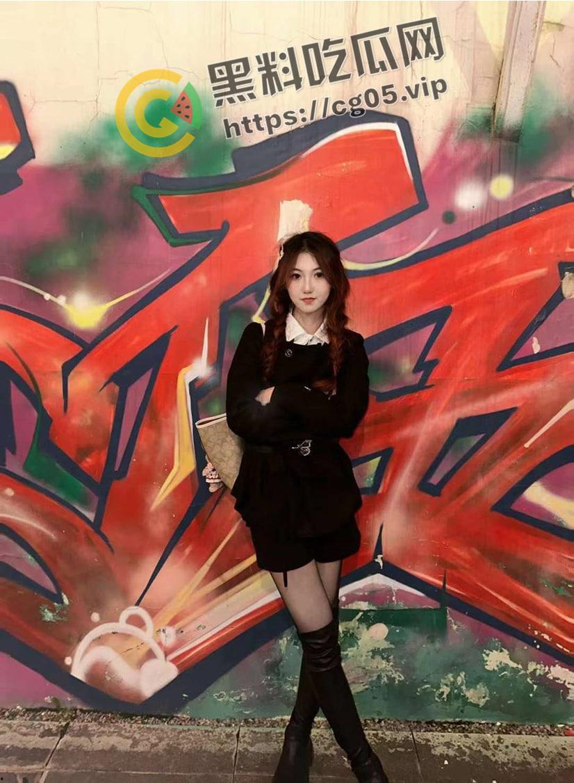 上海外国语学院校花 校内露出口交 教学楼道内大战 体液洒满校园 被富二代玩腻后曝光-3