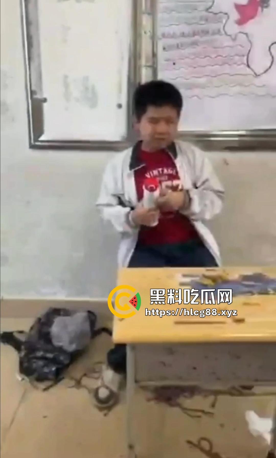 吴川三中一群人渣围殴弱智学生塞嘴逼打飞机，学校还他妈忙着捂嘴护畜生！-8