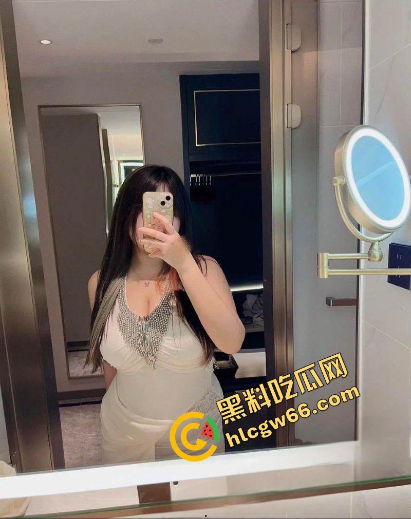 贵州铜仁狠货【涵涵】核弹级巨乳甩飞天，炮友后入爆操扇臀抓奶，干到高潮尖叫破音！-4