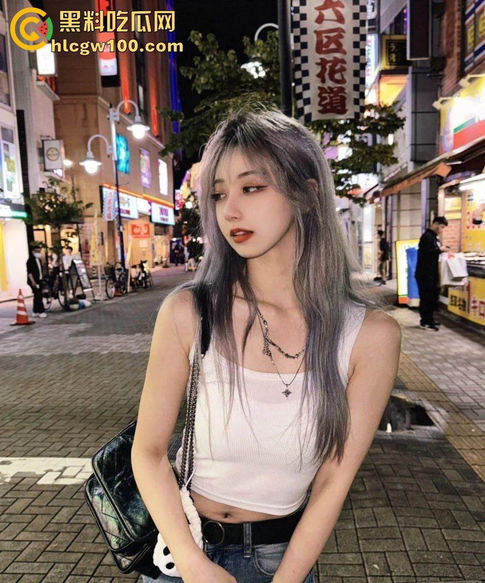 抖音带货主播直播间视频流出！挺圆巨乳翘臀身材顶级 下播后摆弄骚姿自拍 期待后续直播间爆出！-8