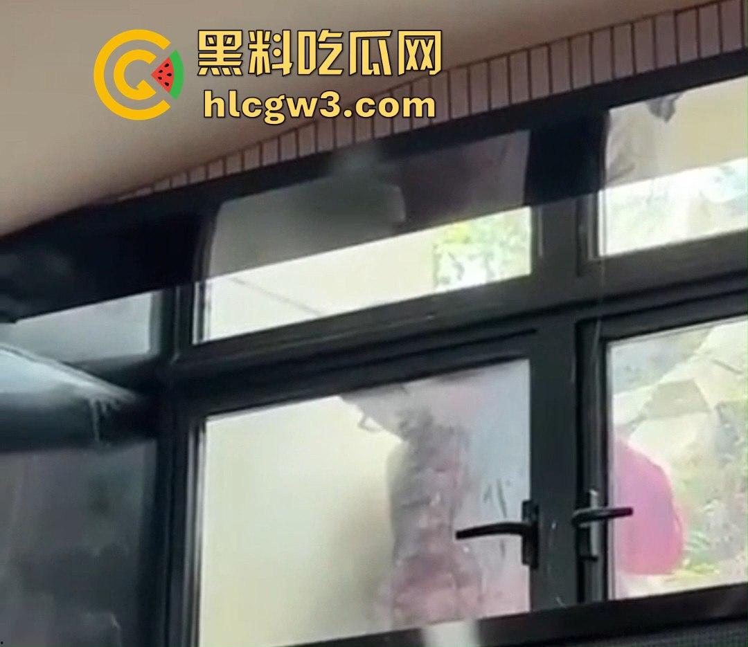 青岛海洋大学的骚情侣课堂窗外直接开搞 窗边扣逼声啪啪响 老师讲课被迫加背景音 海洋大学不愧是浪之巅!-2