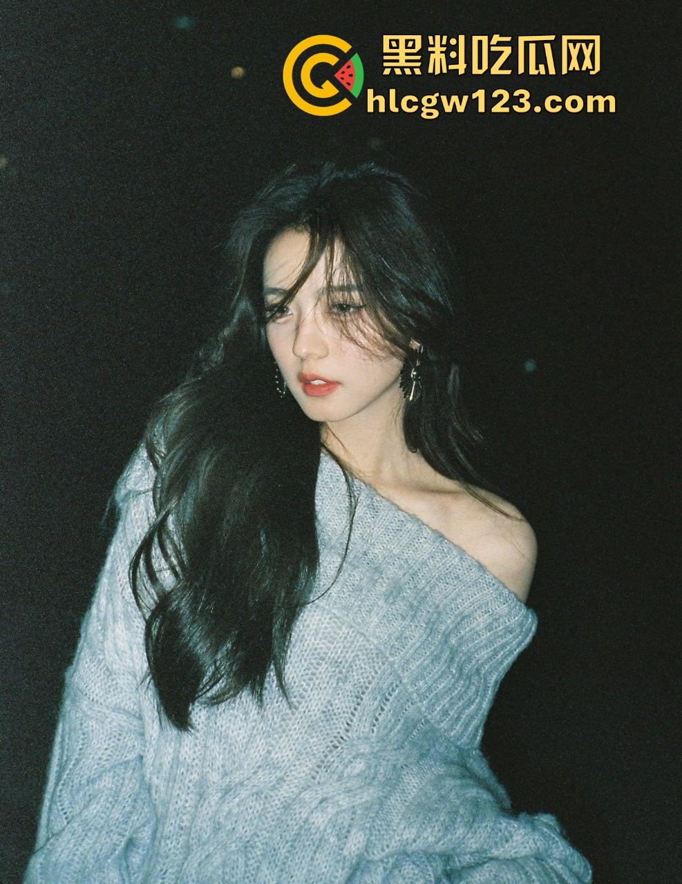 电影院监控下 情侣吃鸡被抓包 角落里埋头猛吸十分刺激 尺度炸裂到让人脸红心跳!-2