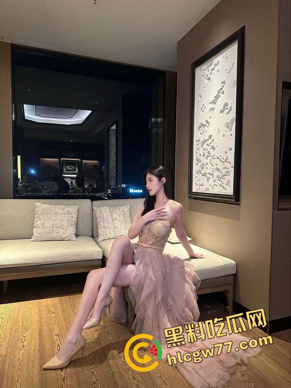 离婚3年没开机的骚妇一插就爆喷，肉穴久旱逢甘露，水多到床单湿透，淫叫不停浪到翻白眼！-4