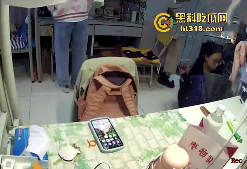 大学清纯眼镜妹妹子宿舍直播自慰,露脸举牌满足金主变态要求,嫩白奶子和粉色小穴一览无余,反差骚到极致!-2