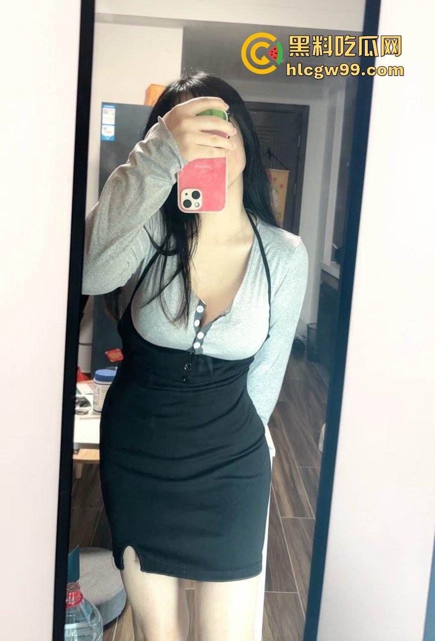 湖南外贸职业反差母狗【杨雨欣】偷拍全程记录女生宿舍换衣,床帘内露奶自慰淫荡又刺激!-3