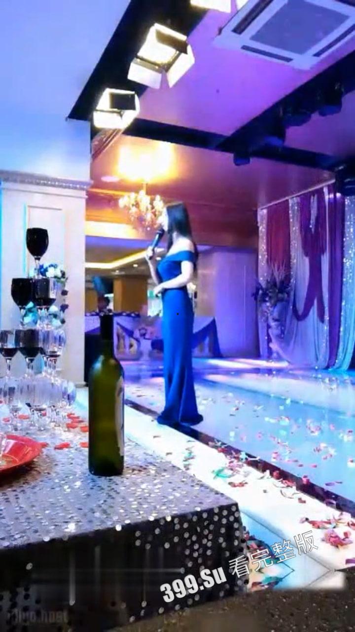 真刺激！一本正经主持婚礼的美女司仪  竟是塞着跳蛋直播的黄播 婚礼结束进厕所潮喷卸欲 真实淫领风骚啊-5