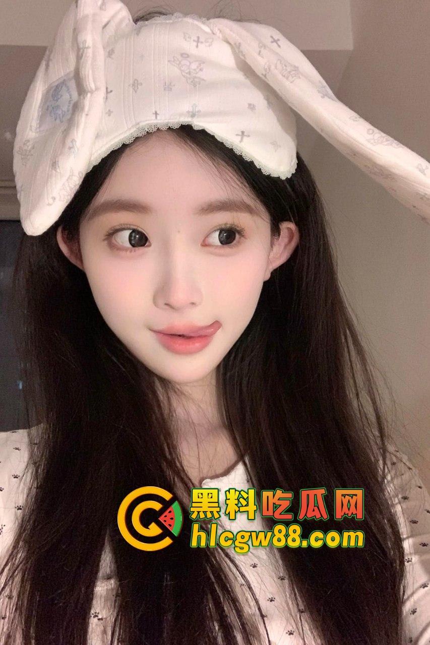 长沙榨汁姬学姐『 路瑶』狼人杀撸猫私人影院,床下高冷到底装御姐,床上可不是这个画风!-2