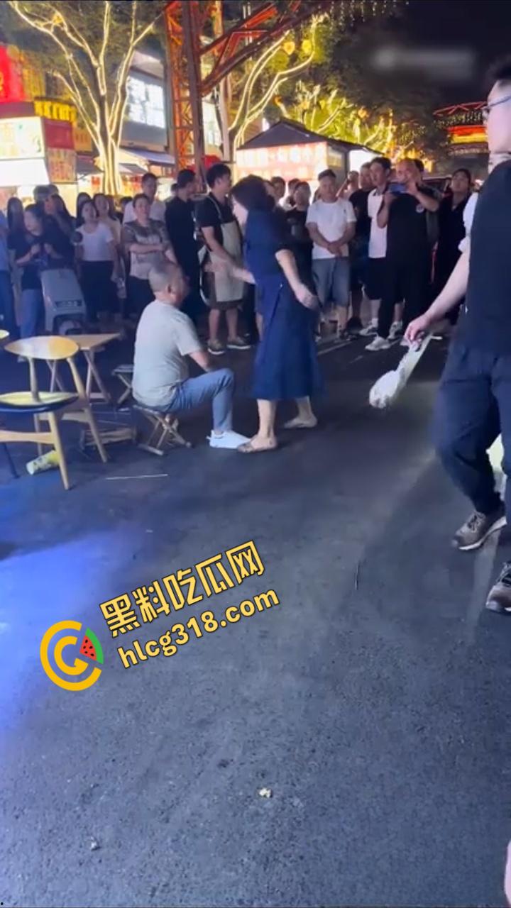 被打了9个耳光还被踹了一脚,男子全程未还手,这种情况能拿到多少赔偿呢?真是泼妇!-1