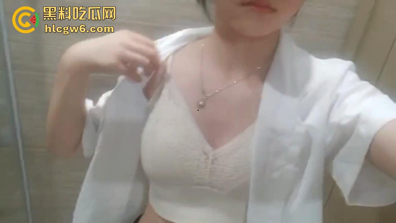 贵州财经大学商务英语大一学生【常雪】私密视频流出！想不到私下是巨乳白虎-8