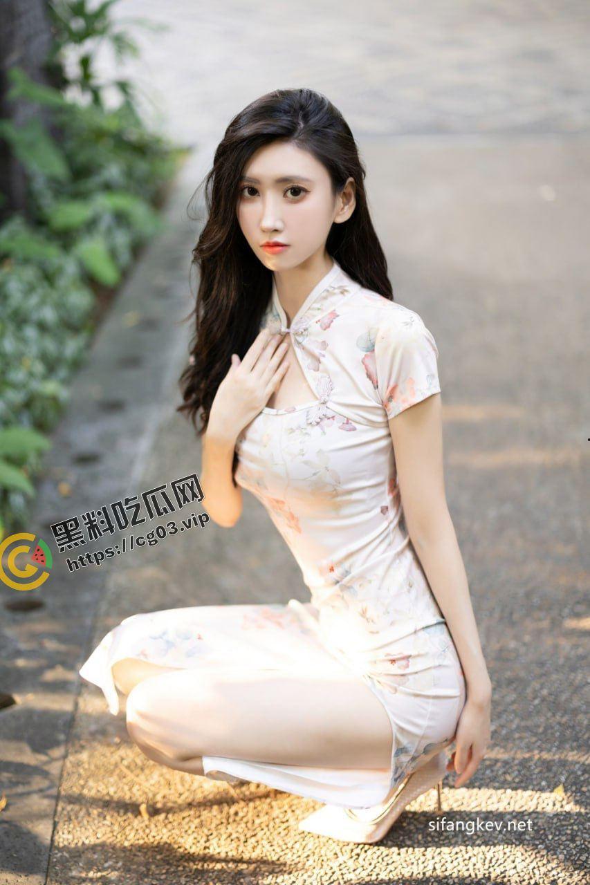 秀人网章芃芃 美人掀裙微露鲍 欲拒还迎最风骚 最新黑丝旗袍写真视频-2