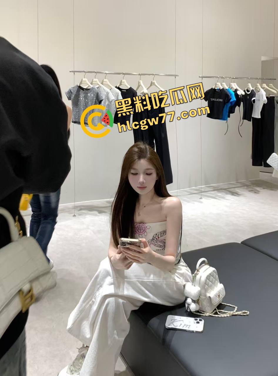 南昌按摩技师露脸足交爆火，黑丝肉丝换着来，精油浇满丝袜撸棒，足控党跪着看完！-7