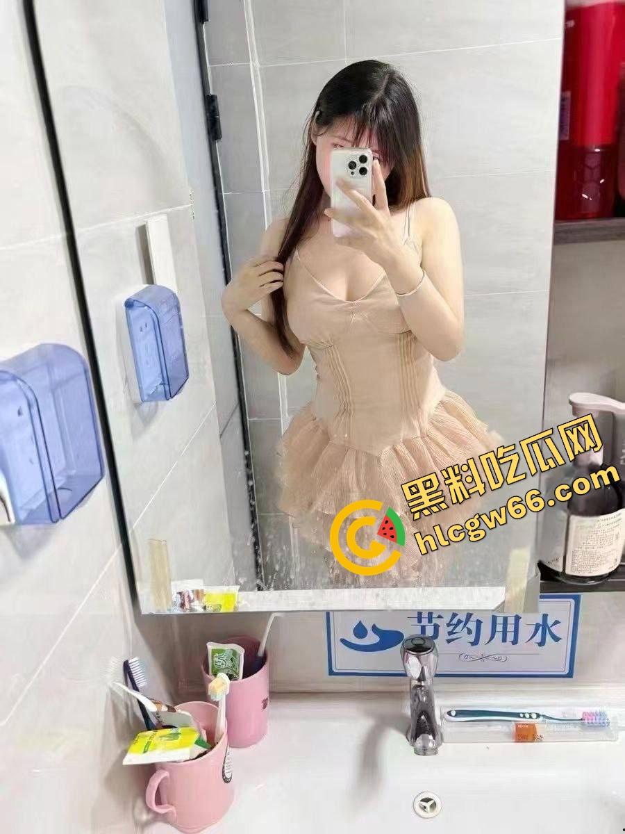 成都反差学生妹【李梦欣】不雅流出，骚逼发情淫水淹床，扣穴扣到腿抽筋，发疯求体育生大屌操烂她！-7