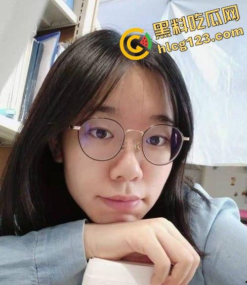 上海对外经贸大学高颜值眼镜婊『程玖玖』私密调教视频泄露！口球蒙眼舔棒，清纯学霸秒变骚货！-5