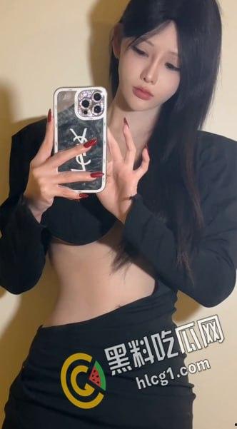 抖音极品巨乳福利姬 馨馨酱 最新土豪重金定制 黑丝御姐诱惑写真 美腿酥胸视觉盛宴享受 这身材太顶了-8