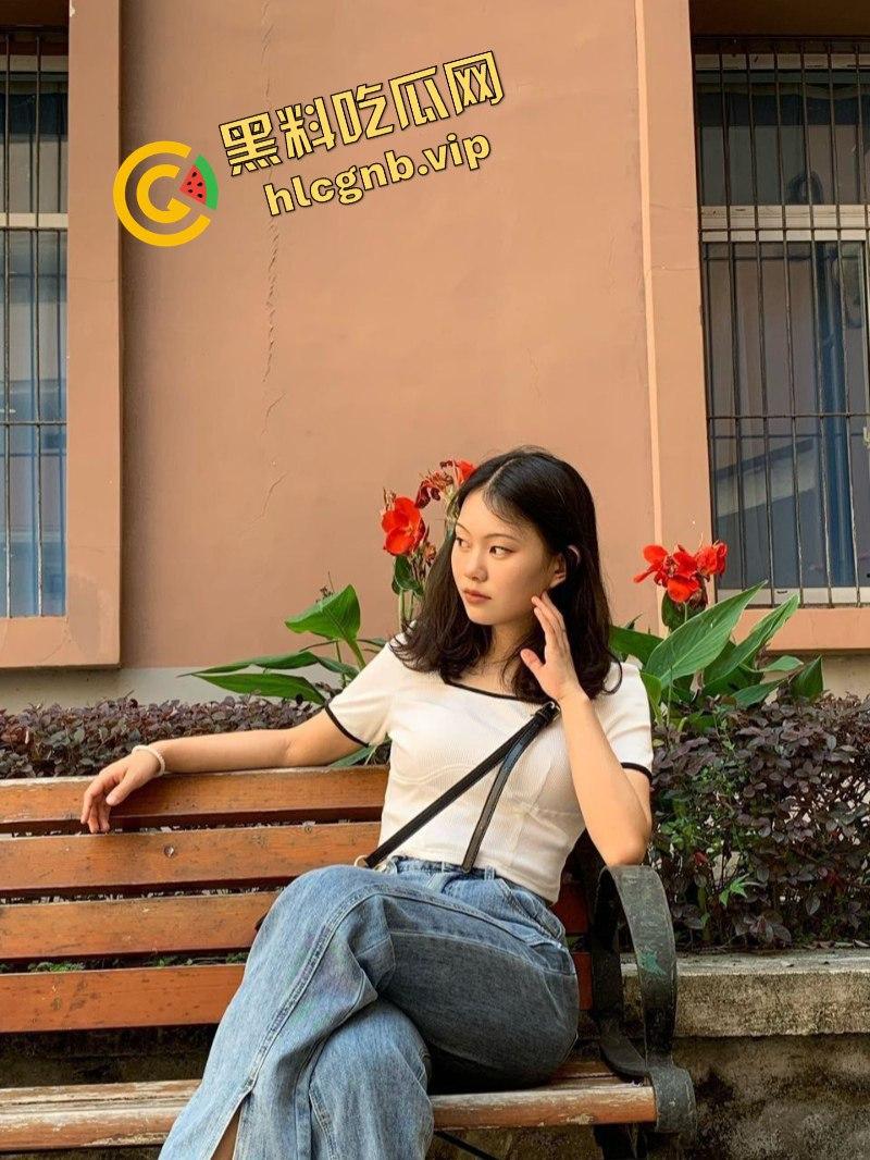 瓜友投稿！浙江中医药滨江学院 黄诗莹 穿着丝袜被人用鸡巴狂rua 男友查岗发现性爱视频怒曝光！-2