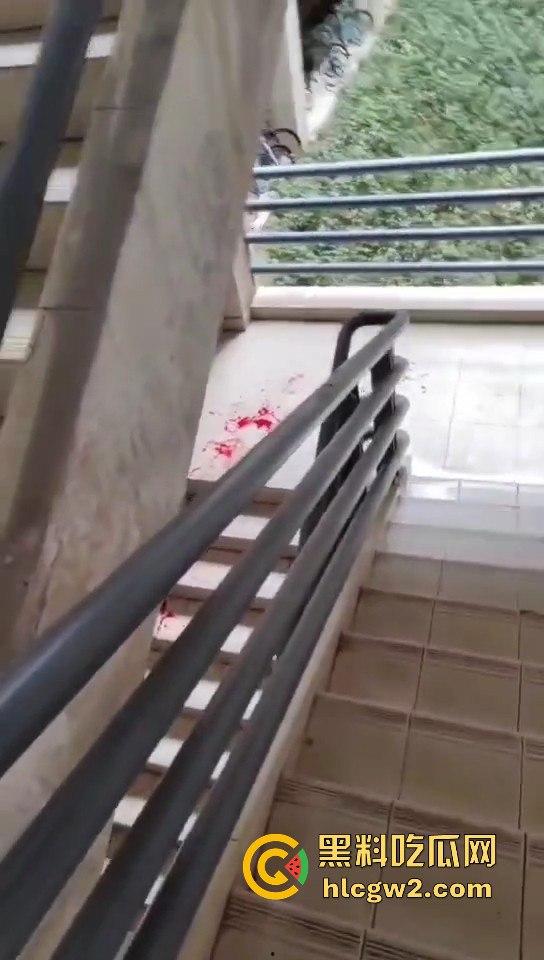 广东工业大学惊现捅人事件！凶手反锁宿舍内，保安公安疯狂踹门！-10