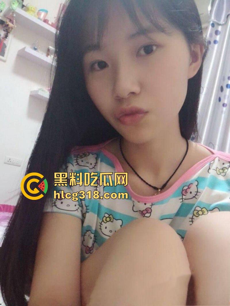 在校清纯巨乳妹妹情窦初开，发裸拍勾引已婚堂哥做爱，手指扣弄娇嫩小穴挑逗，身材火辣奶软水多-1