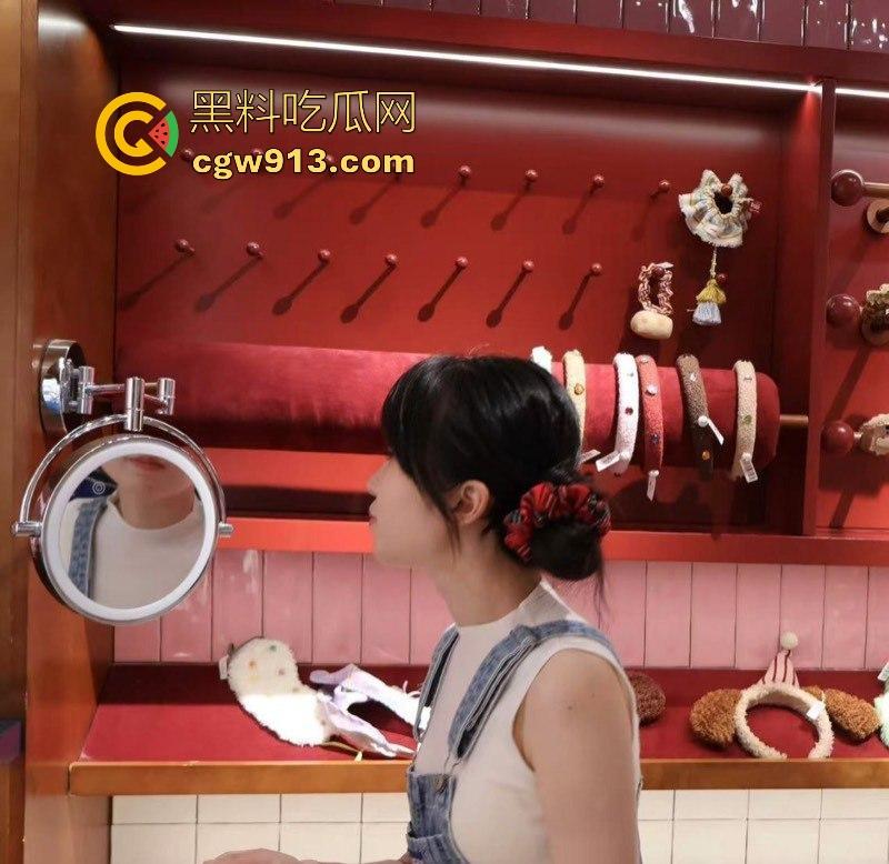 长沙极品少妇【李琴】约炮视频曝光，穿紫色情趣内衣发骚，狗链调教边操边用皮鞭抽打，淫荡到让人鸡巴发硬！-2