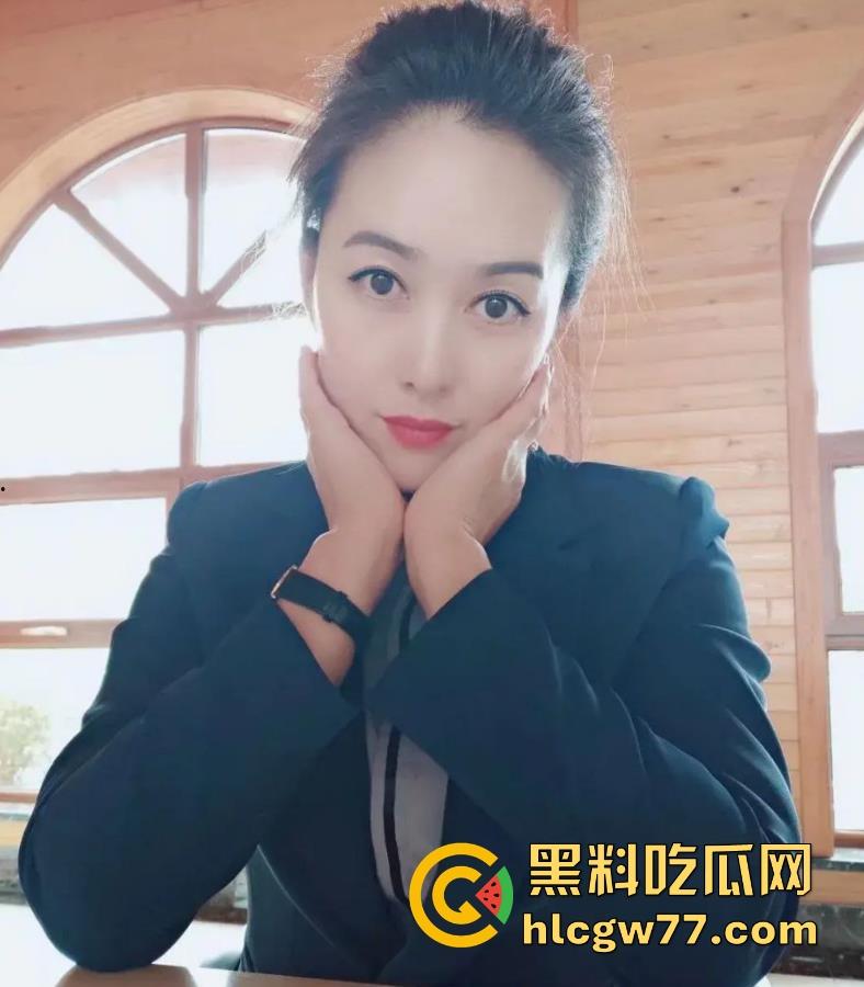 姜还是老的辣 大爷大妈真会玩 来河边偷情 一边做爱 一边看风景 性爱过程被路人全 记录！-1