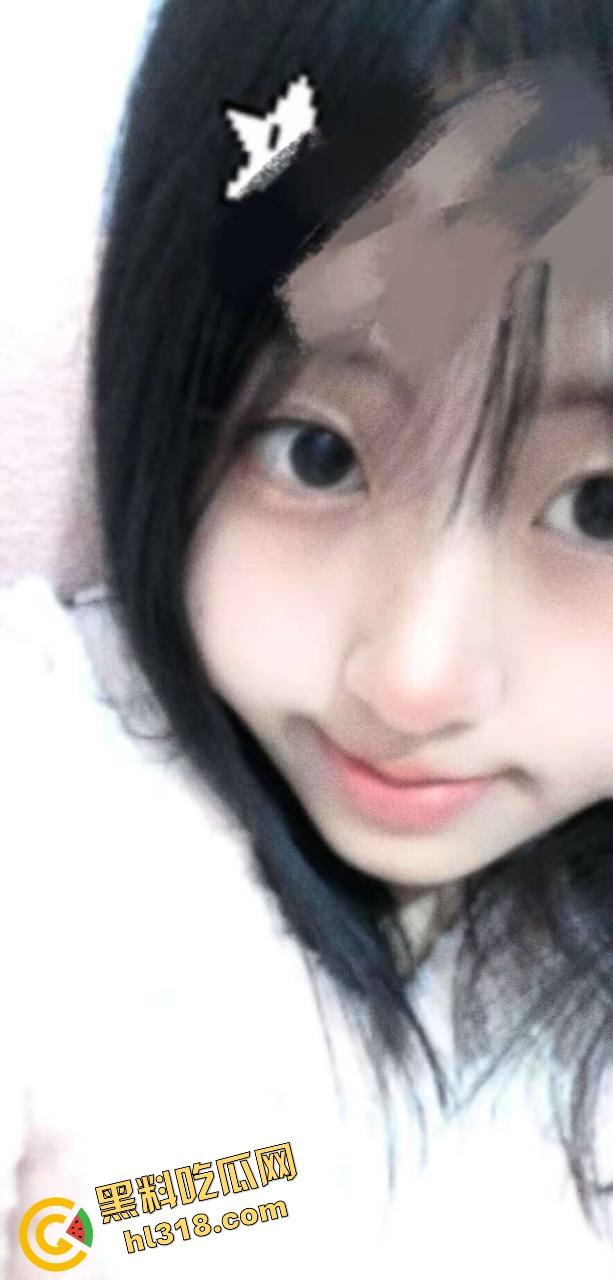 赤裸女奴街头裸坐，公然挑战道德底线，为主人任务无视众人，这是人性的扭曲还是道德的彻底沦丧？-4