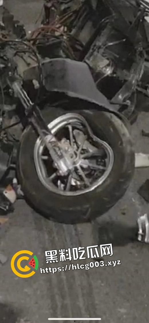 广东白云五线摩友聚会车祸现场 摩托车电摩迎面相撞 人和车都撞碎了 希望人有事!-2