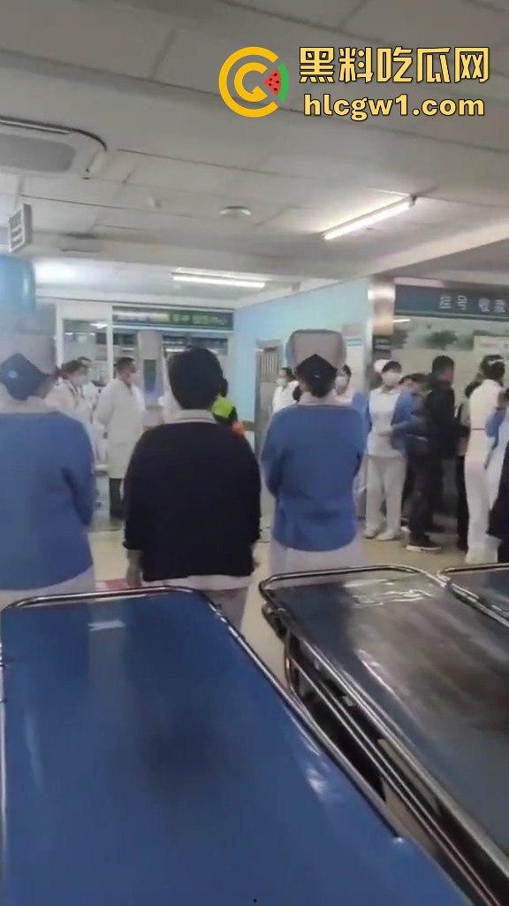 辽宁沈阳苏家屯高速突发大巴车祸！疑似载满辽宁师范大学学生，现场一片狼藉！-8