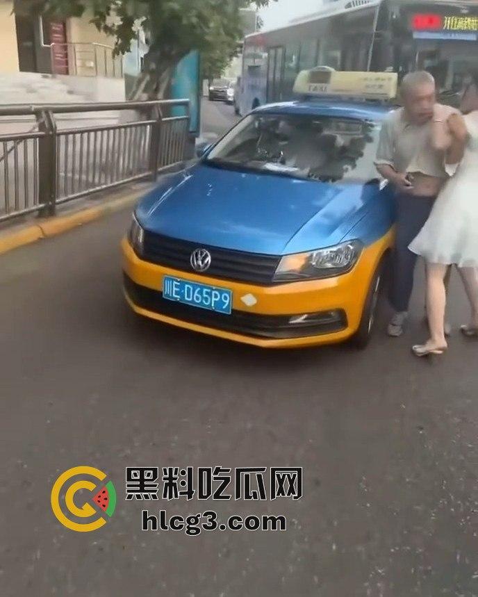 醉酒女在四川泸州的疯狂暴走:出租车司机和警察双重袭击,最终被送派出所的完整经过!-5