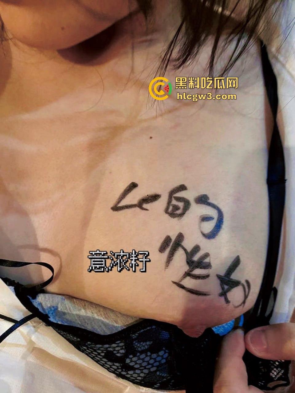 广州翘臀00后『意浓籽』牙刷刷骚B，丝袜大长腿自慰肛塞调教，爬行摆尾被后入爆操内射满逼都是汁直喊爽！-7