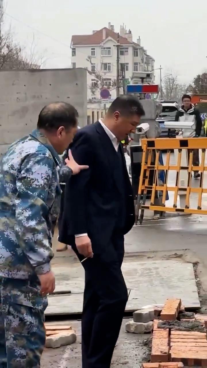 全网封禁!青岛北海违规圈地 领导威胁市民要将其活埋 被封禁视频流出-3