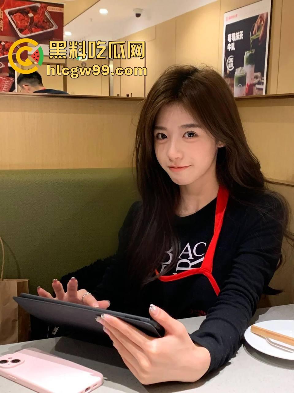 顶级约炮大神出手专约00后清纯妹子 ,撸猫变撸管,后入练手后直接自己坐上来摇到中出,套掉了都没发现!-1