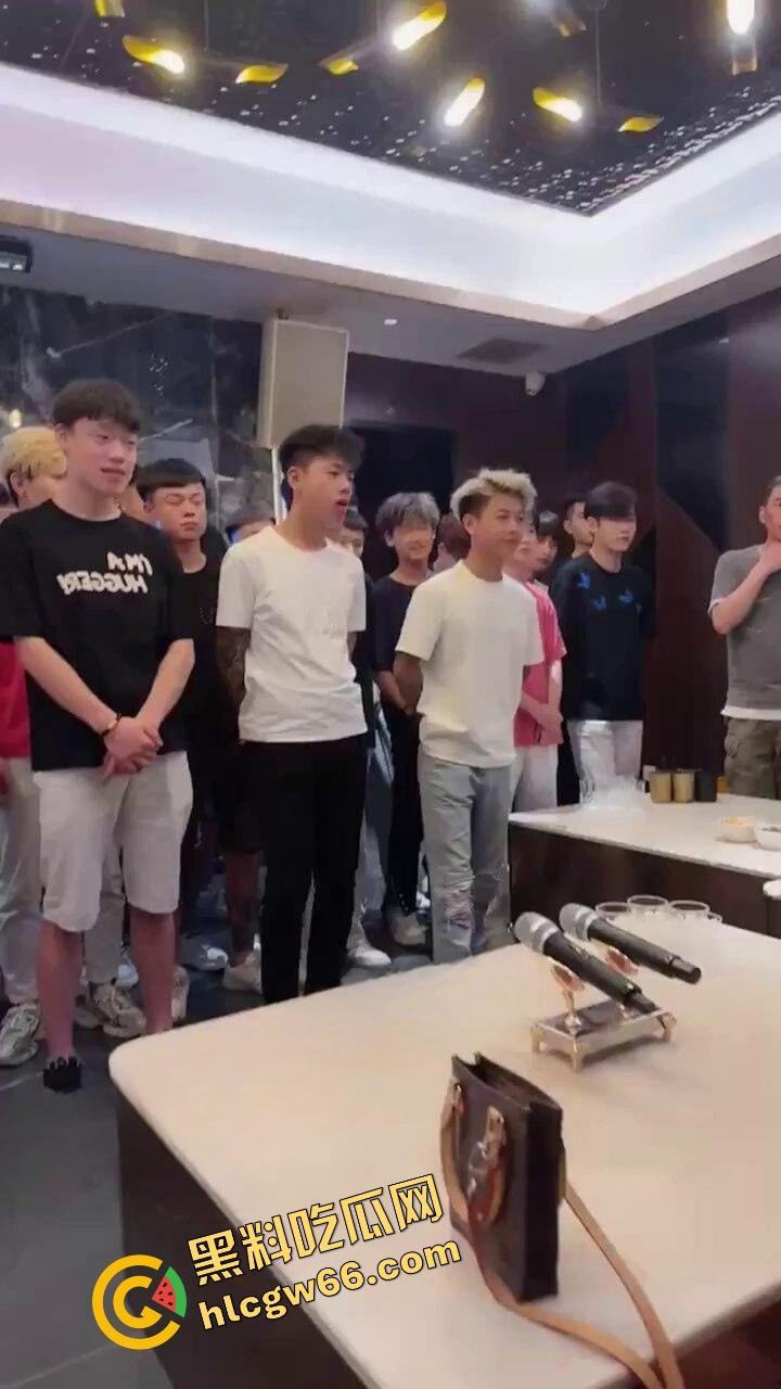 抖音大瓜之重生之我被绑到缅北当鸭子失踪人口壮壮哥哥回归,被卖去红楼当鸭天天让富婆操得不想回来!-9