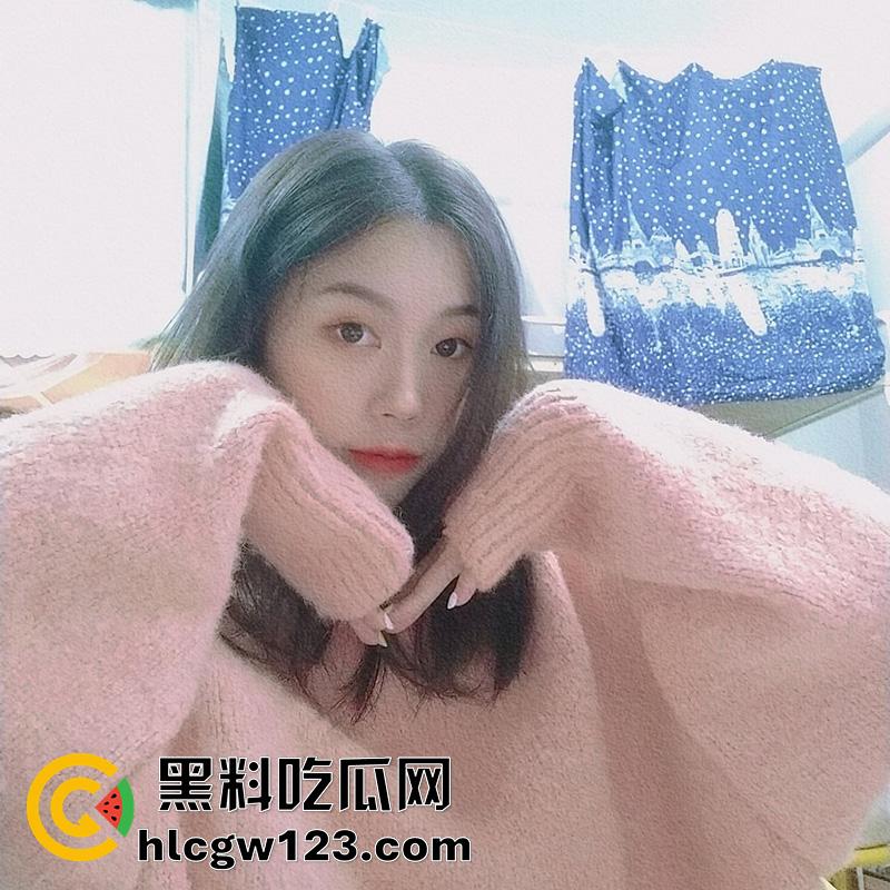 浙江艺术高校舞蹈系厕拍，大神冒死偷拍学委【王玉琦】，小穴翘臀清晰可见，附带学委生活照！-5