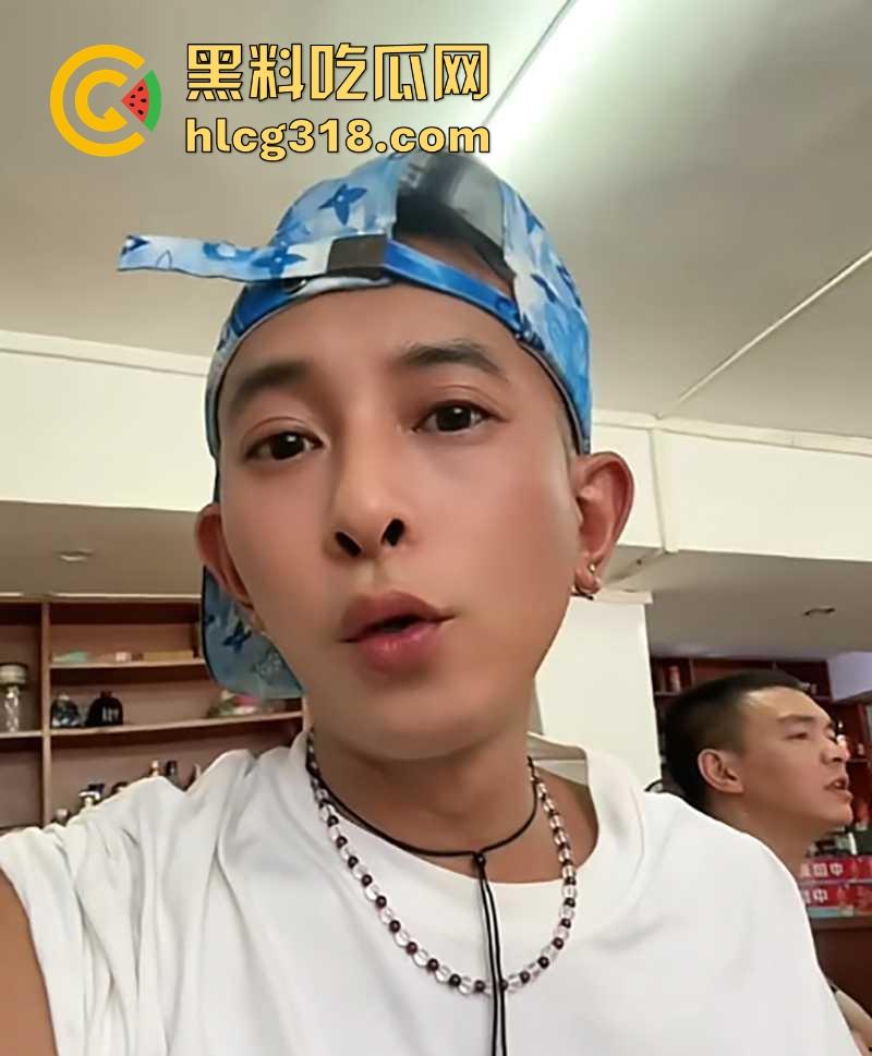 抖音网红【宏少传媒】沐足调戏微胖大奶技师,加钟外出约炮,边操边视频聊天炫耀!-3