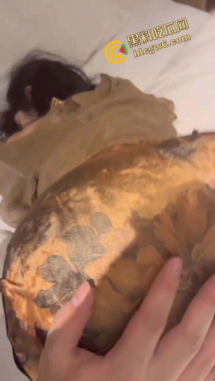 云南经贸外事大专反差旗袍学生妹『林静漪』约炮金主大哥 旗袍制服调情上位榨精性爱 原创独家流出!-6