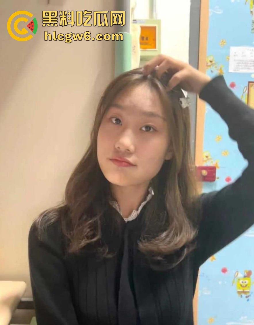 武昌工学院国教大二骚学生妹【王淇晓】裸聊约炮骗钱跑路遭曝光,蹭酒蹭吃的反差婊,嘴里喊哥哥心里骂冤种!-19