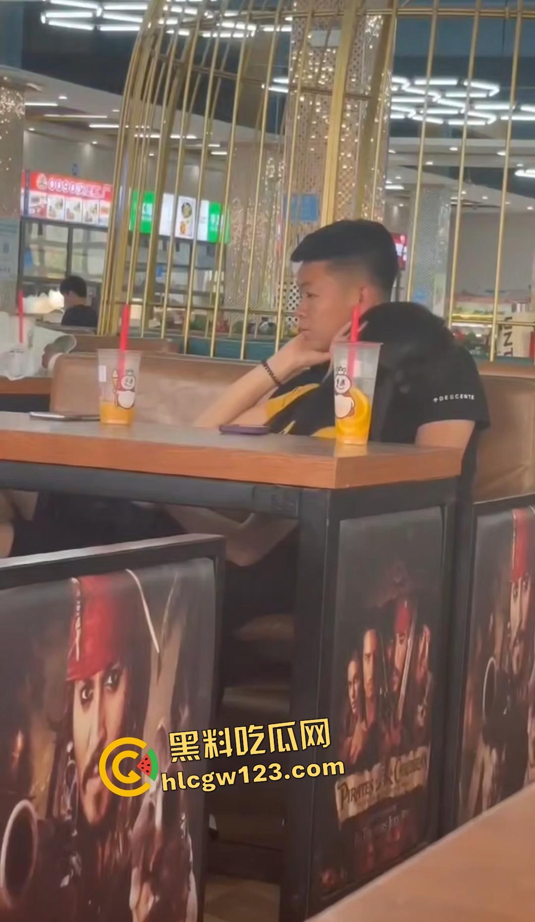 青岛技师学院食堂惊爆狗男女口交，蜜雪冰城边喝边舔，精子果茶就此诞生！-3