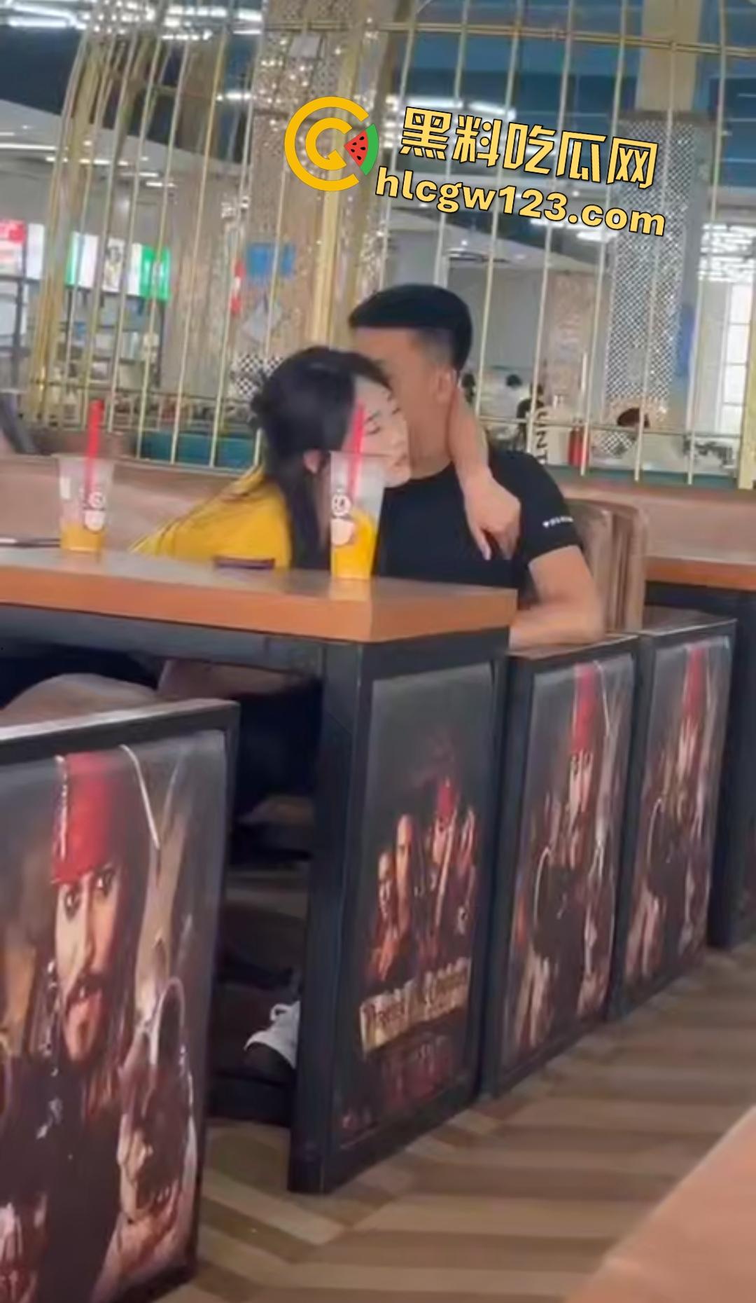 青岛技师学院食堂惊爆狗男女口交，蜜雪冰城边喝边舔，精子果茶就此诞生！-6