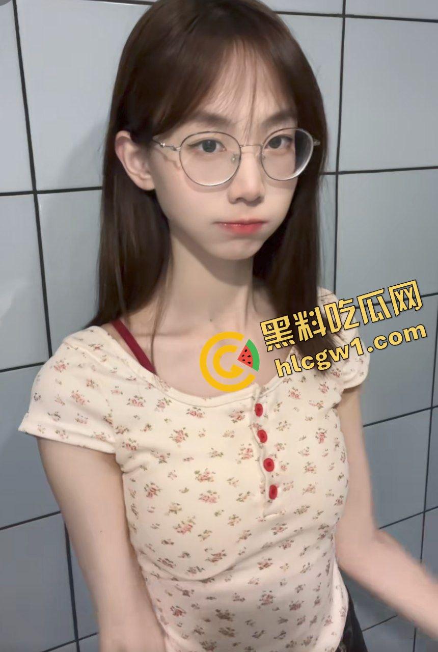 抖音青春少女无敌清纯网红『安陌瑜』早期与多金单男 家中激情输出小穴 独家曝光流出！-3