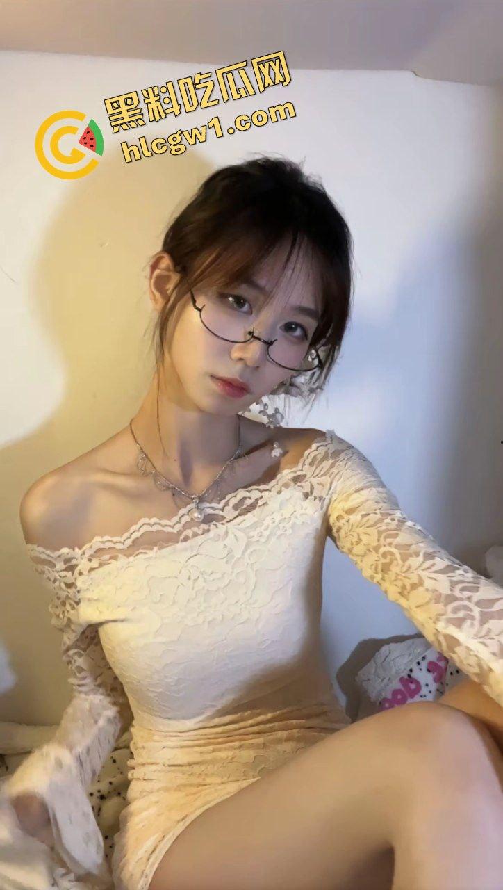 抖音青春少女无敌清纯网红『安陌瑜』早期与多金单男 家中激情输出小穴 独家曝光流出！-4