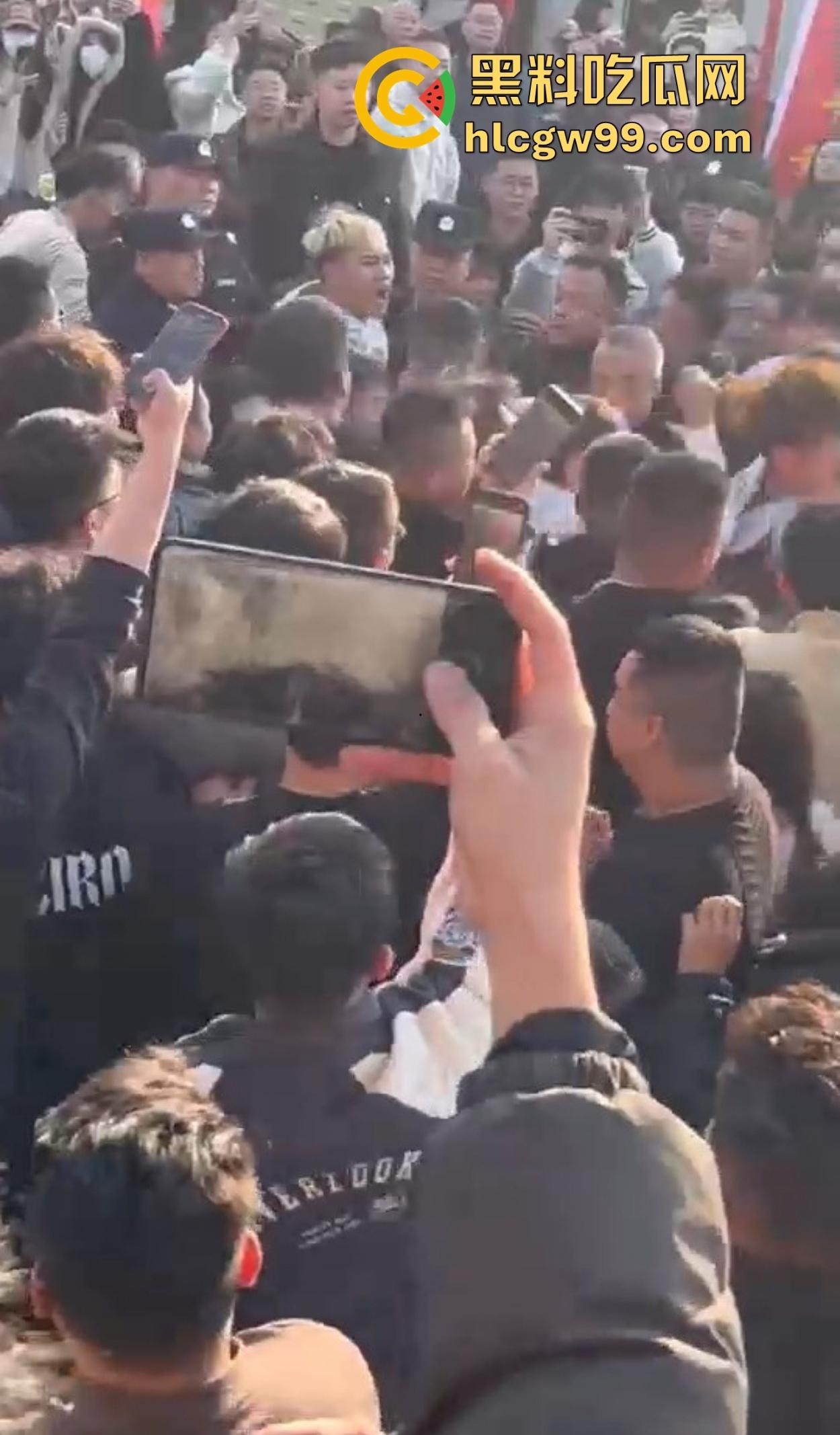 潮汕男子飙车狂言车300万撞死人保险赔,结果被英歌队打到脑震荡,现在出院嚷嚷黑势力又被围了!-7