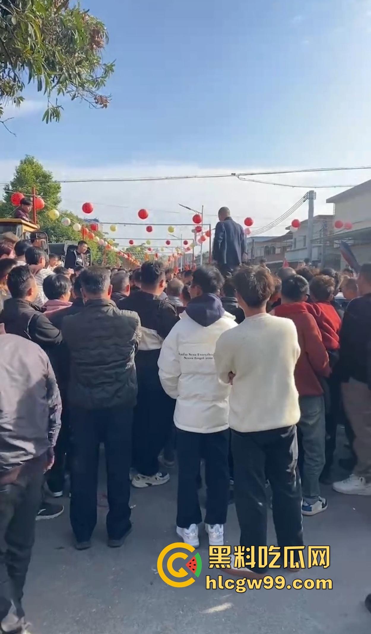 潮汕男子飙车狂言车300万撞死人保险赔,结果被英歌队打到脑震荡,现在出院嚷嚷黑势力又被围了!-16