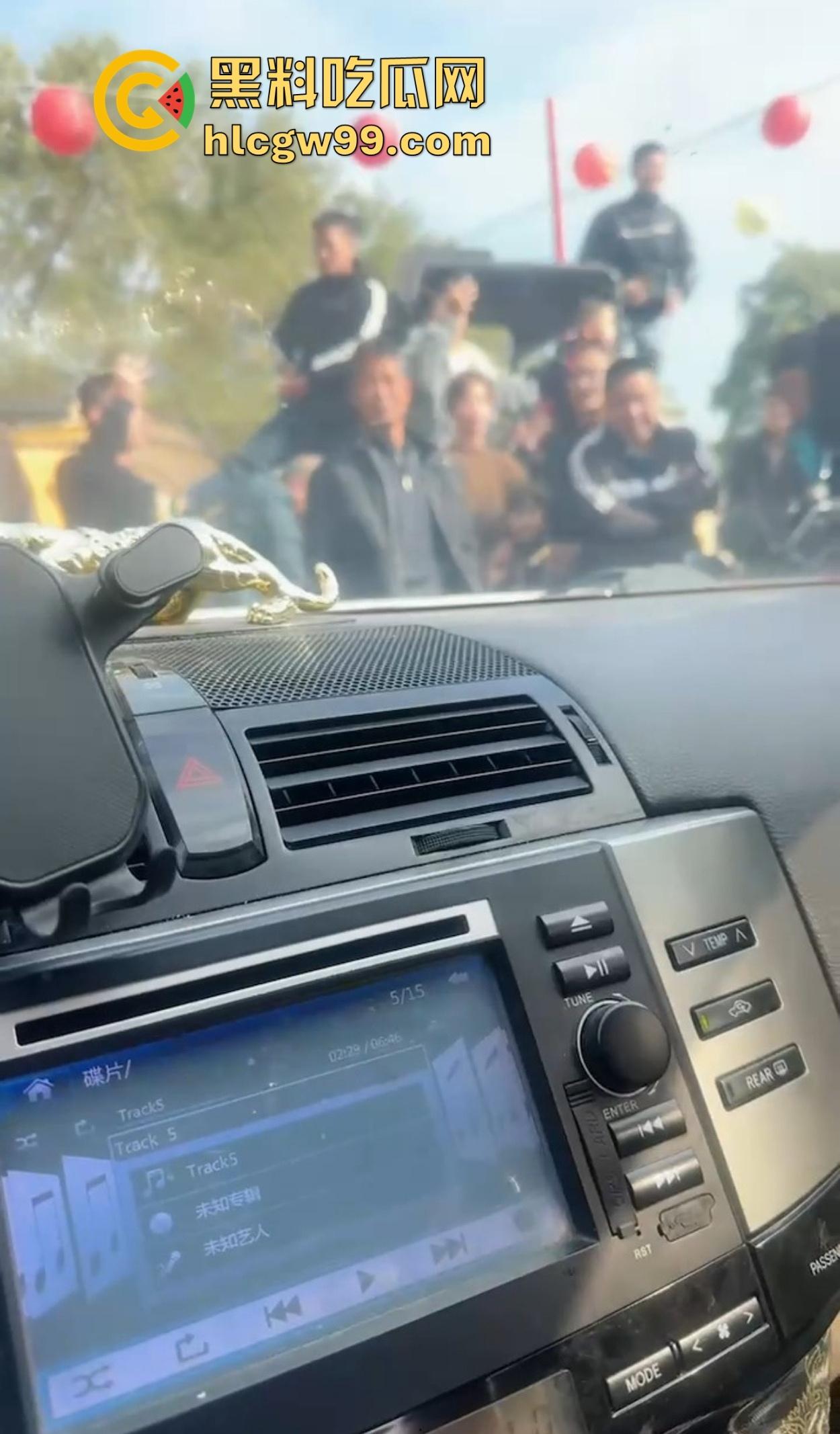 潮汕男子飙车狂言车300万撞死人保险赔,结果被英歌队打到脑震荡,现在出院嚷嚷黑势力又被围了!-17