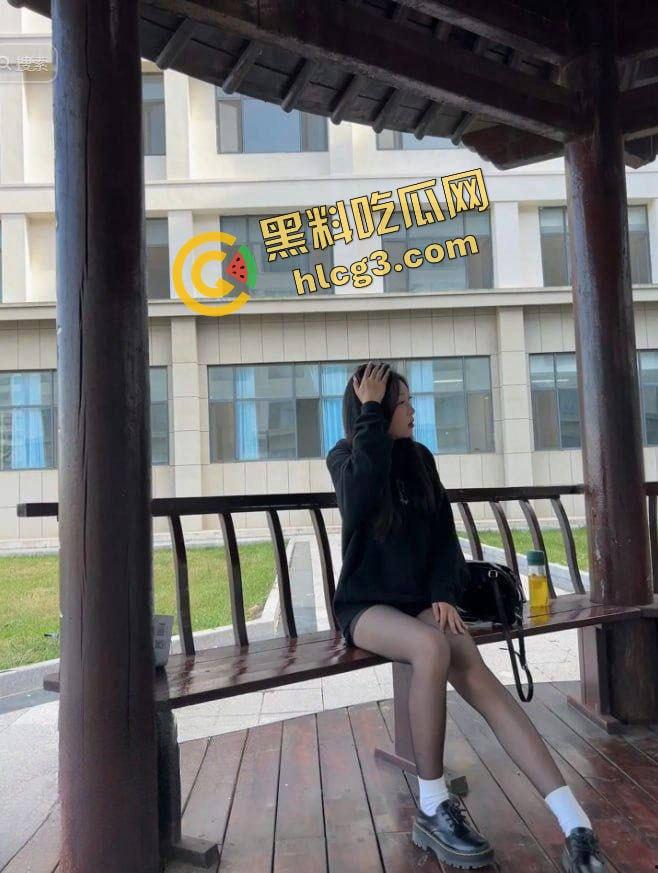 山东外事职业大学 体育生情侣夜晚凉亭激情野战做爱 抱起来猛蹬 被路人发现偷拍!-5