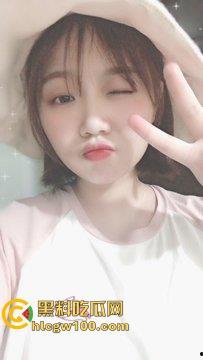 长沙反差母狗【余美婷】老公不在家性瘾犯了,被网调拍摄各种视频照片,这嫩乳肥臀真的看的带劲-1