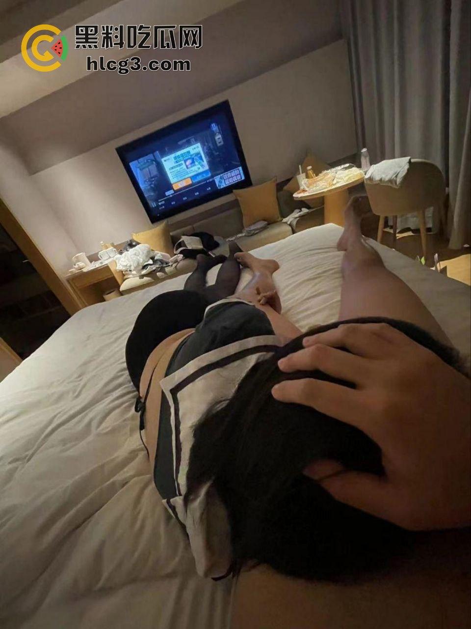 叶璇亲密旅拍视频流出，上海美女与青岛男友激情狂欢，云盘泄密大尺度片段引发轰动！-15