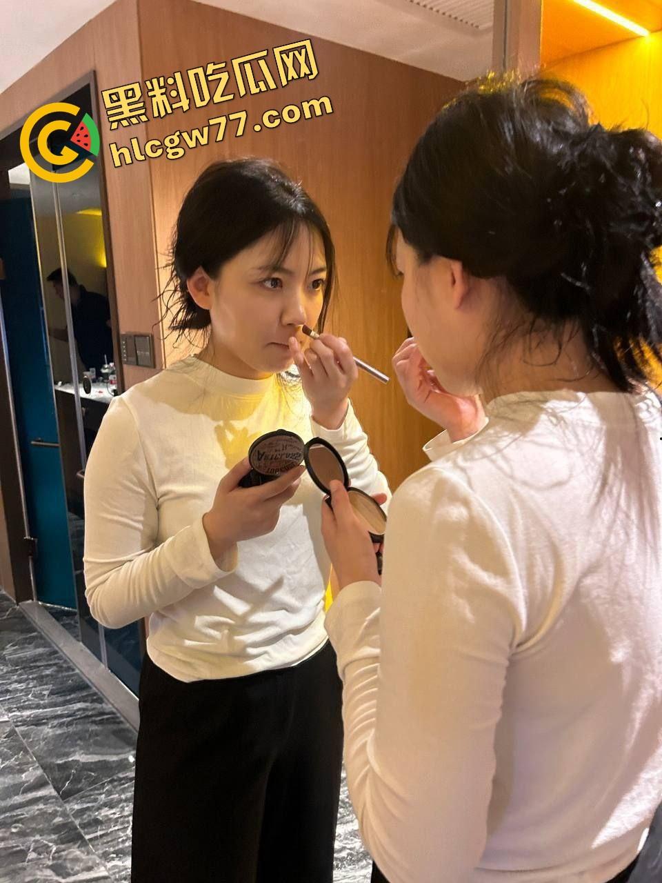 骚母狗前任初中破处高中献屁眼吞精,粉红嫩逼黑透被操烂,青春美少女妆精致却抬腿撒尿露骚洞!-2