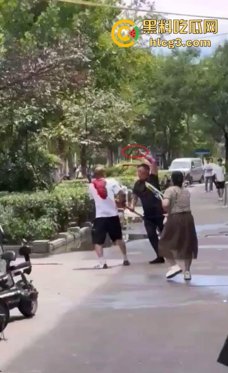 女人惹的祸！河南永城一光头男子被黑衣男子持刀刺伤致死-5