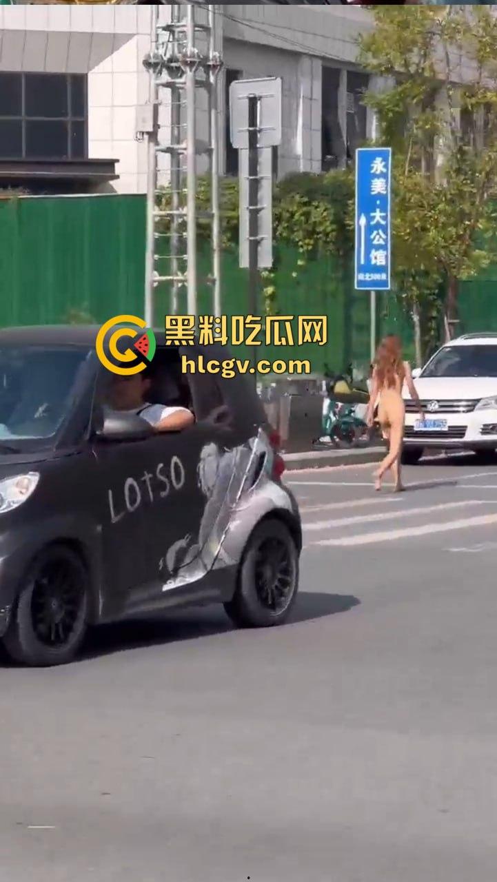 郑州惊现裸女出街，疑似LOL比赛BLG输给T1后赌气裸奔！肥臀当街晃眼，女子抖音『 Jing婧 』目前已销号!-6