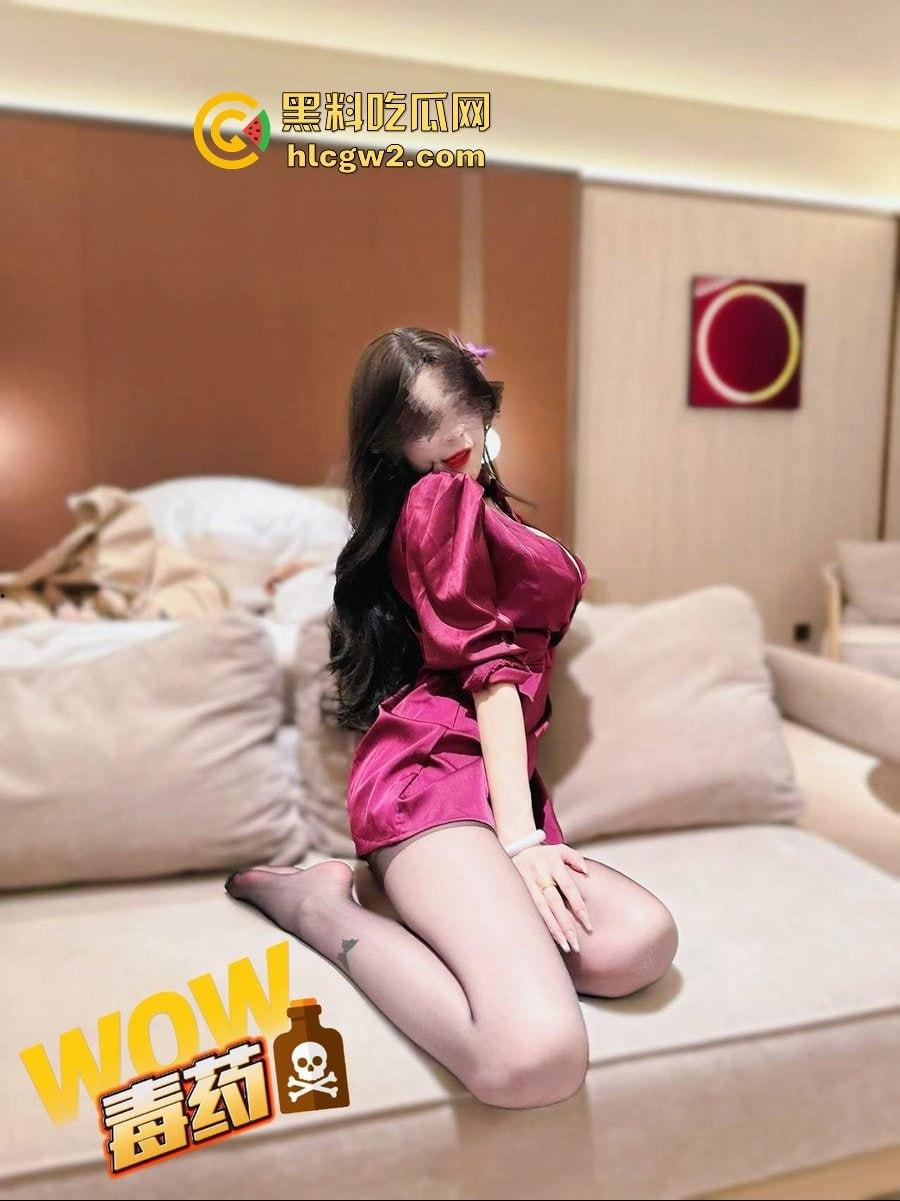 上海极品露出情侣【毒药】公开露出  肥臀扭到爆，炮架身材各种浪叫媚音，撸点直接拉满！-15